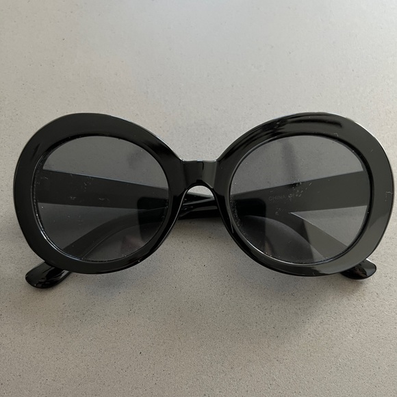 Accessories - 60/70s Inspired Oversized Sunglasses